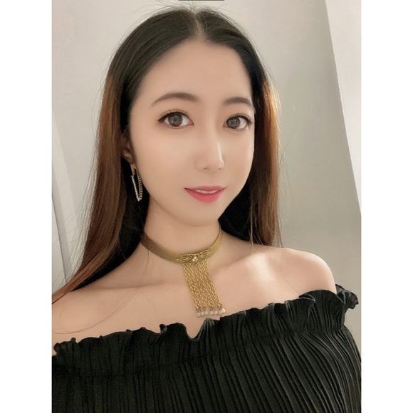 ✨Beautiful Dark Green Crystal Goldtone Chain earrings - Picture 3 of 4